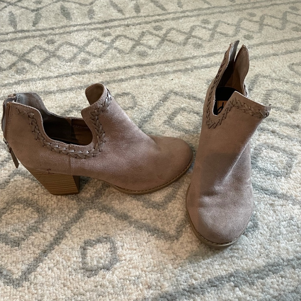 Tan booties - Picture 2 of 3